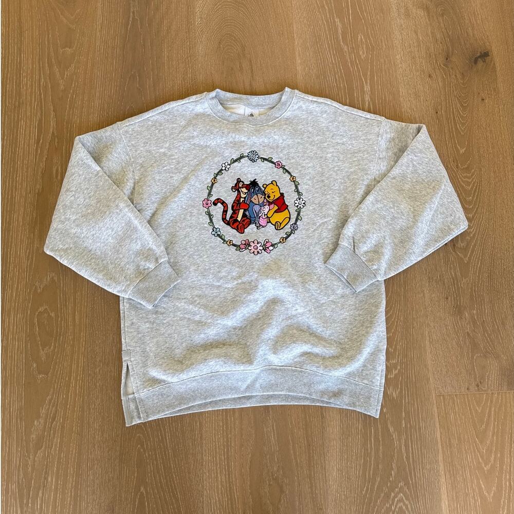 Disney Crew Sweatshirt Winnie The Pooh & Good Friends Collection 2026 Size M